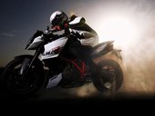 38209 990 Super Duke R Action 2010