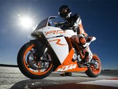 47155 RC8 R 2011 Action