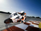 47181 RC8 R 2011 Action
