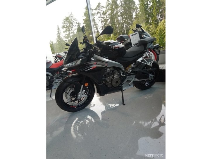 Moottoripyörä Aprilia Tuono 2022 10848931