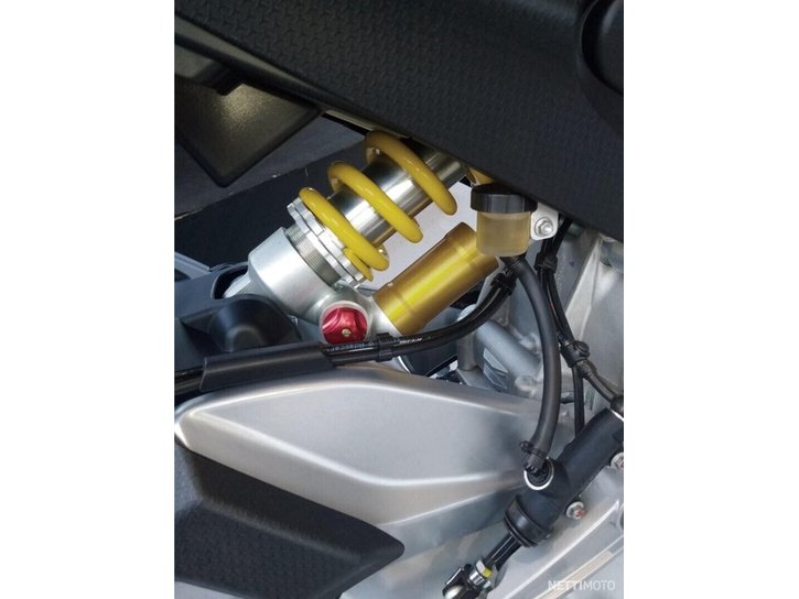 Moottoripyörä Aprilia Tuono 2022 10848932