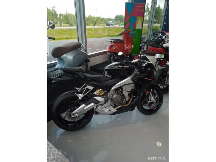 Moottoripyörä Aprilia Tuono 2022 10848933