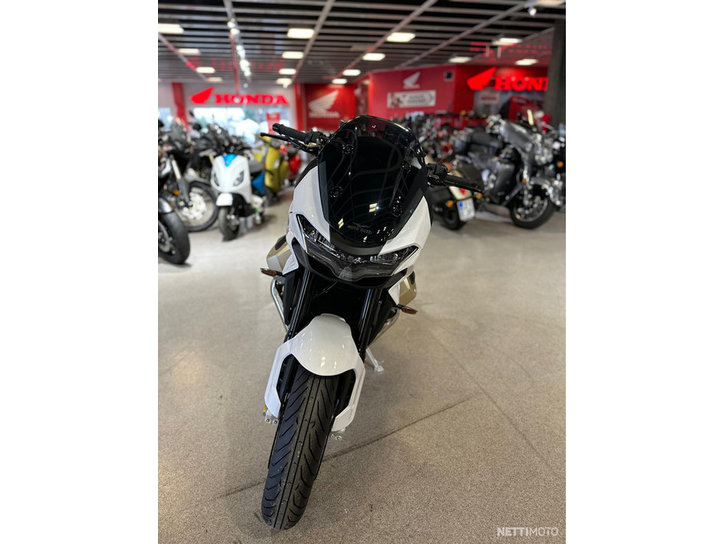 Moottoripyörä Moto Guzzi V100 Mandello 2023 12910911