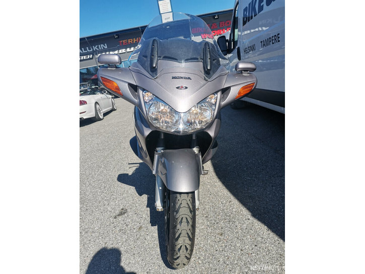 Moottoripyörä Honda ST 2005 13686406
