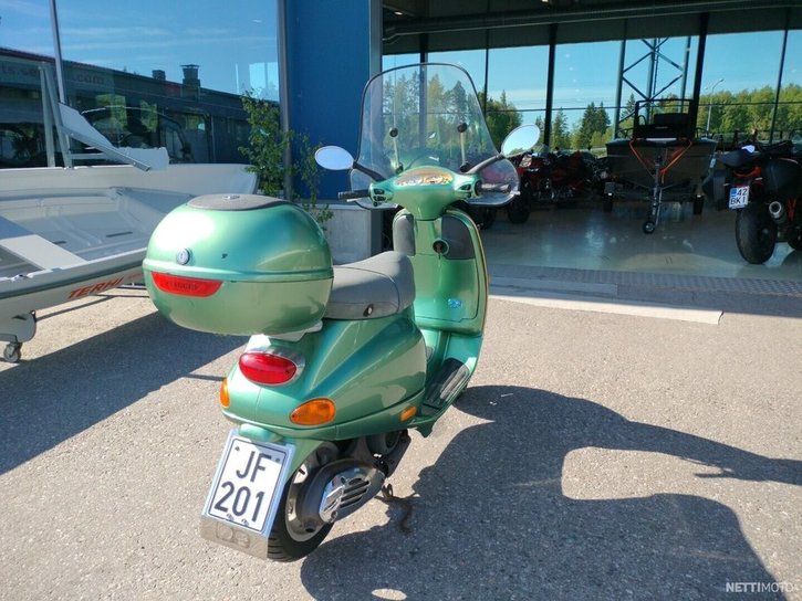 Skootteri Vespa ET4 1998 13913360