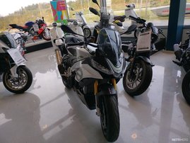 Moottoripyörä Aprilia Tuono 2021 14685679