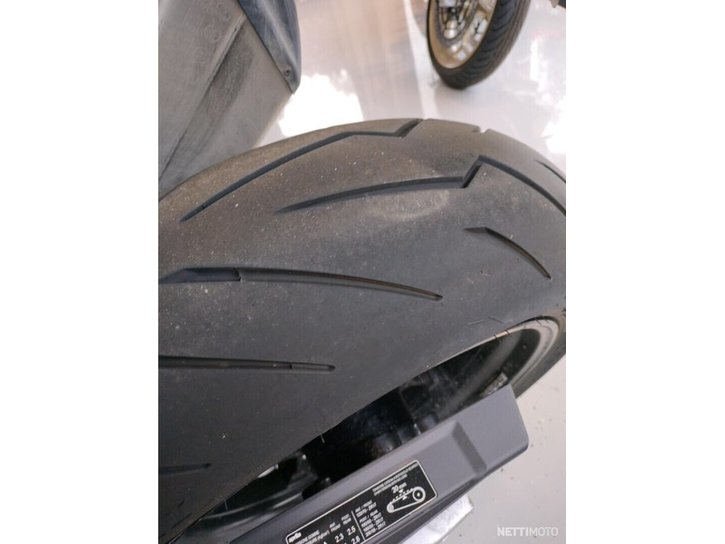 Moottoripyörä Aprilia Tuono 2021 14685688