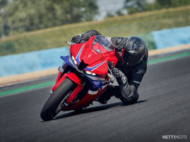 Moottoripyörä Honda CBR 2025 15375302