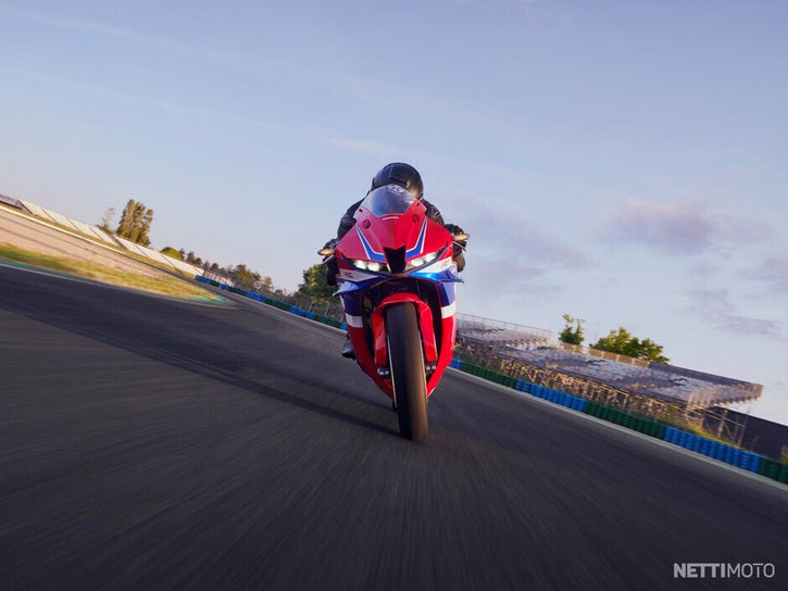 Moottoripyörä Honda CBR 2025 15375303