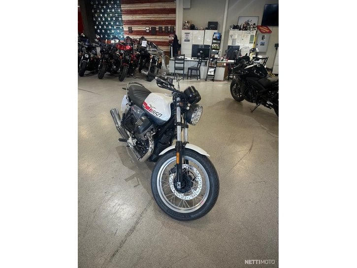 Moottoripyörä Moto Guzzi V7 2023 15663556