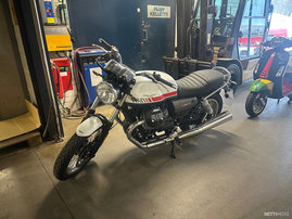 Moottoripyörä Moto Guzzi V7 2023 15663557
