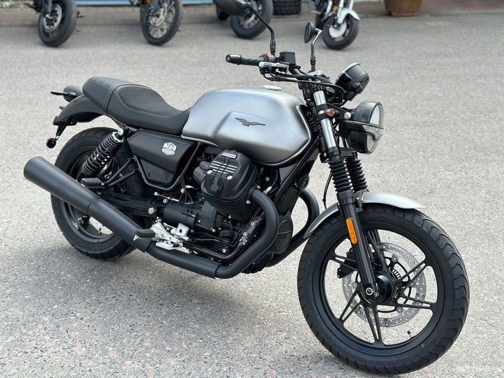 Moottoripyörä Moto Guzzi V7 2022 16362297