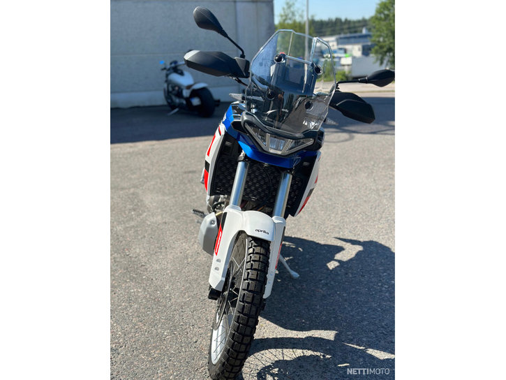 Moottoripyörä Aprilia Tuareg 2024 16902646