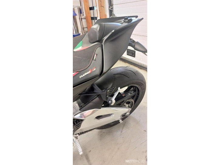 Moottoripyörä Aprilia Tuono 2020 18873440