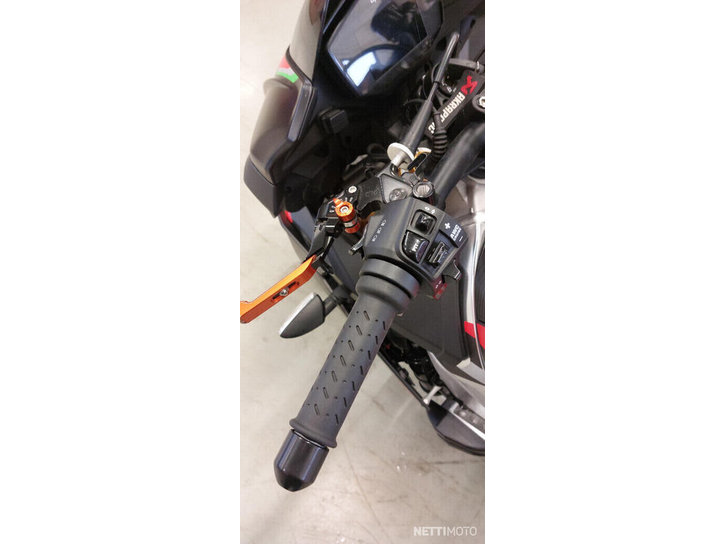 Moottoripyörä Aprilia Tuono 2020 18873442