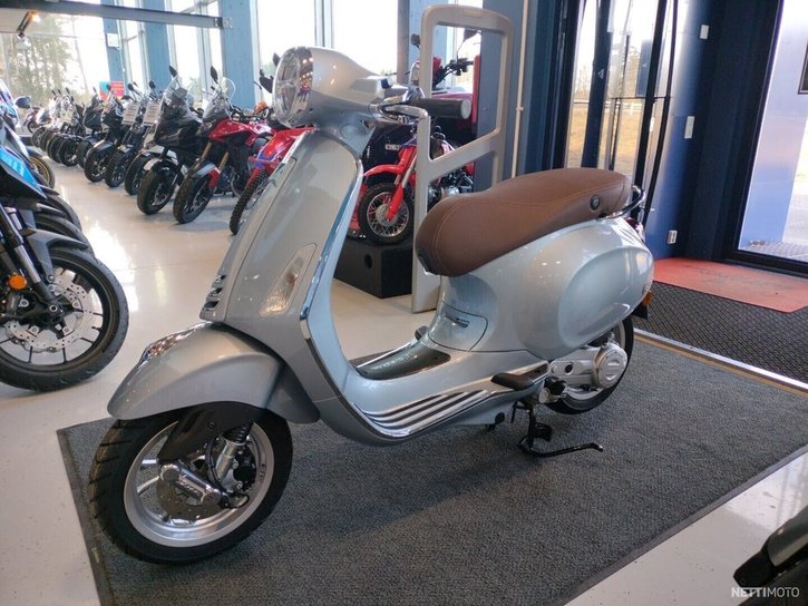 Skootteri Vespa Primavera 2023 19345553
