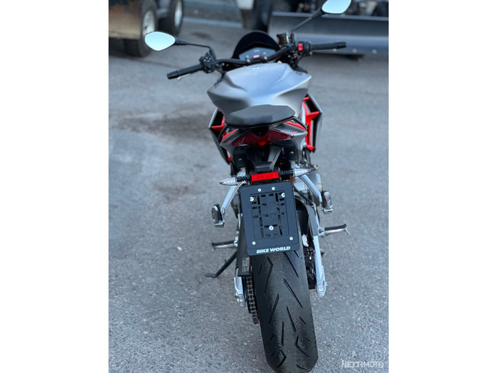 Moottoripyörä Aprilia Tuono 2021 19360548