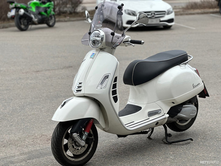 Skootteri Vespa GTS 2022 19436404