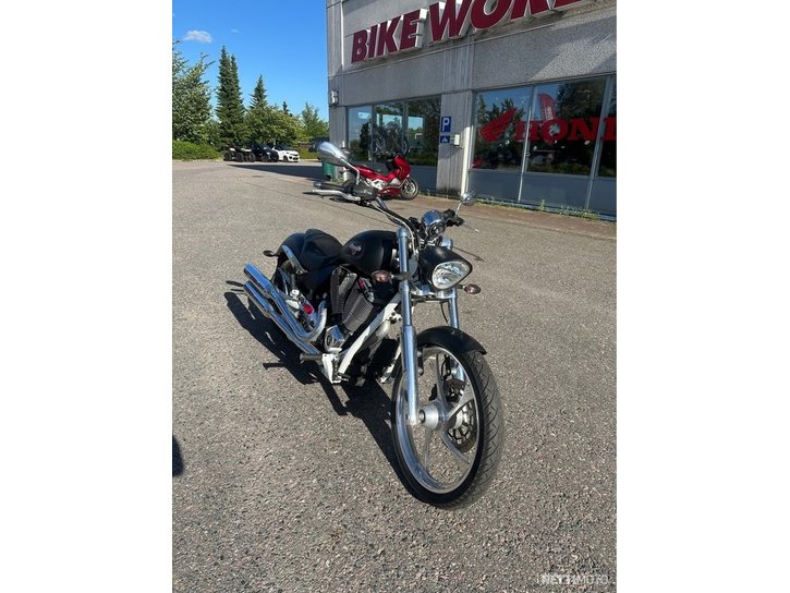 Moottoripyörä Victory Jackpot 2011 21155291