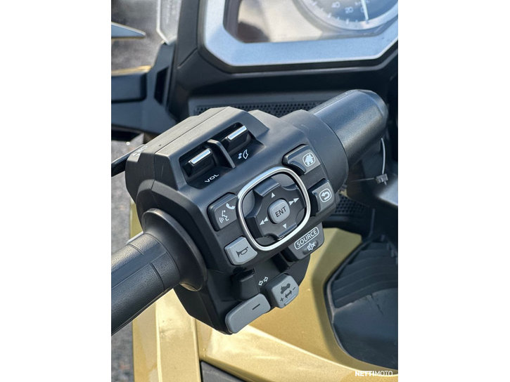 Moottoripyörä Honda GL 2025 22628378