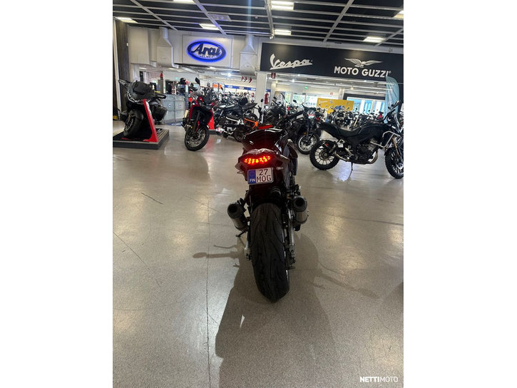 Moottoripyörä Kawasaki Z 2011 22699191