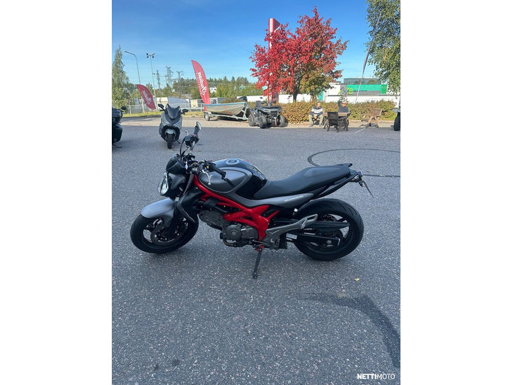 Moottoripyörä Suzuki SFV 650 Gladius 2015 22762043