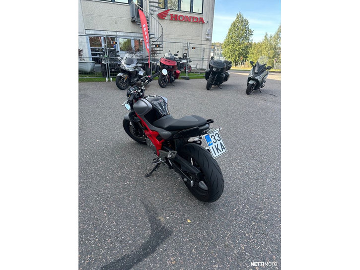 Moottoripyörä Suzuki SFV 650 Gladius 2015 22762047