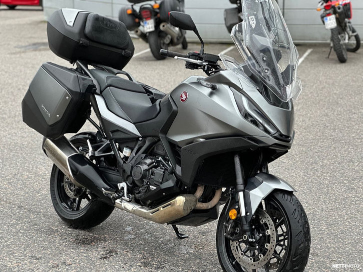 Moottoripyörä Honda NT 2022 22982923