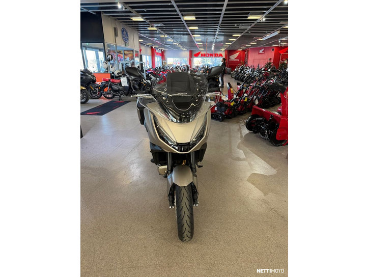 Moottoripyörä Honda NT 2026 24242397