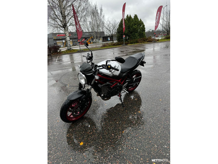 Moottoripyörä Suzuki SV 2022 23355661