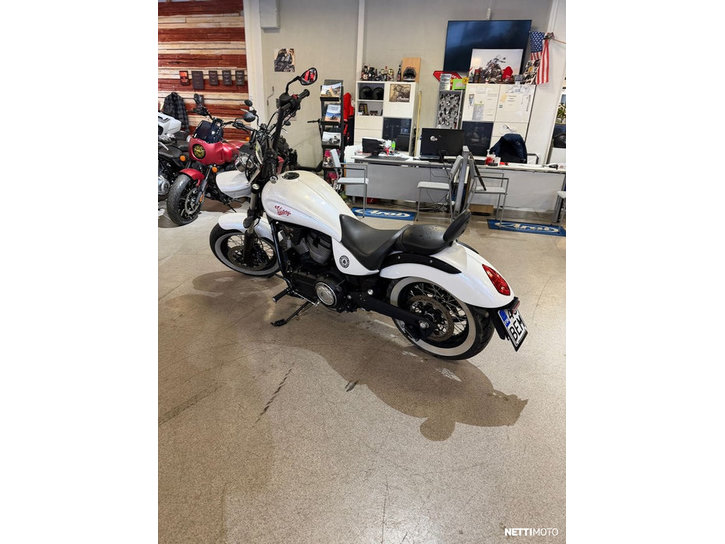 Moottoripyörä Victory Vegas 2012 24094316