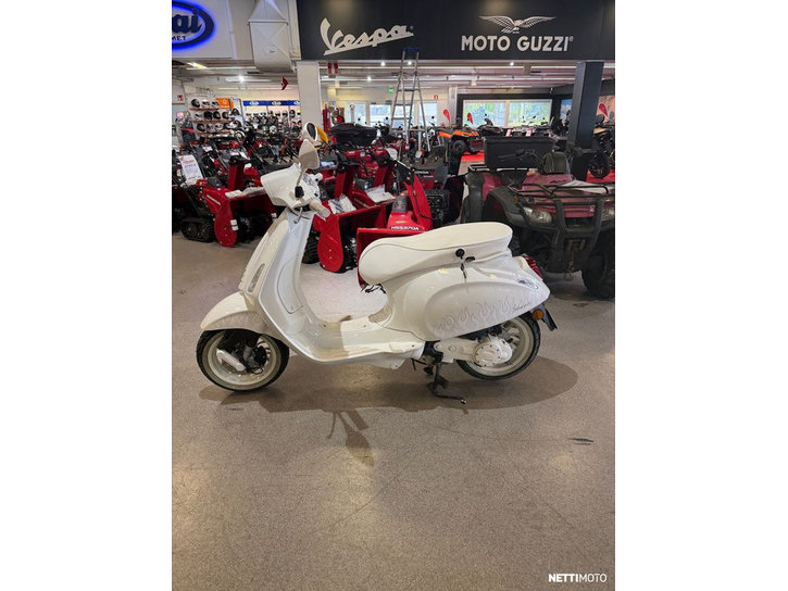 Skootteri Vespa Sprint 2025 24472656