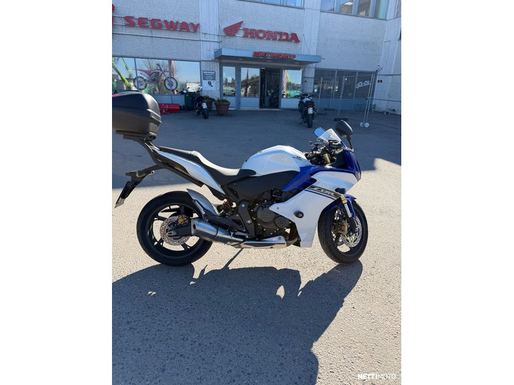 Moottoripyörä Honda CBR 2015 24945471