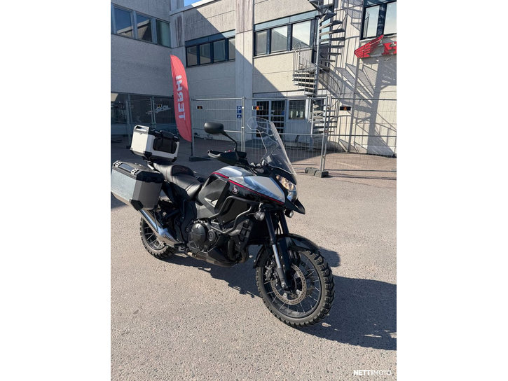 Moottoripyörä Honda VFR 2015 25109528