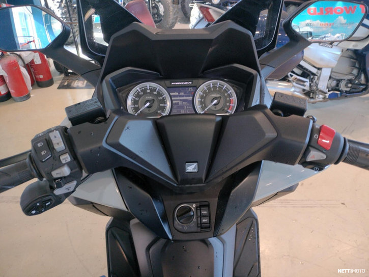 Skootteri Honda Forza 2023 25121489