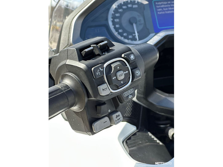 Moottoripyörä Honda GL 2022 25222082