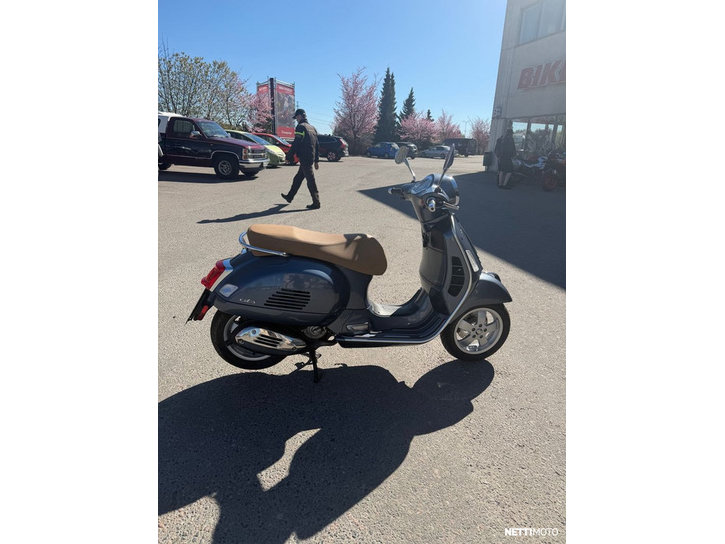 Skootteri Vespa GTS 2020 25318473