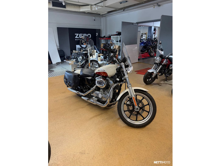 Moottoripyörä Harley-Davidson Sportster 2011 25343150