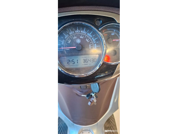 Skootteri Piaggio Beverly 2011 25372385