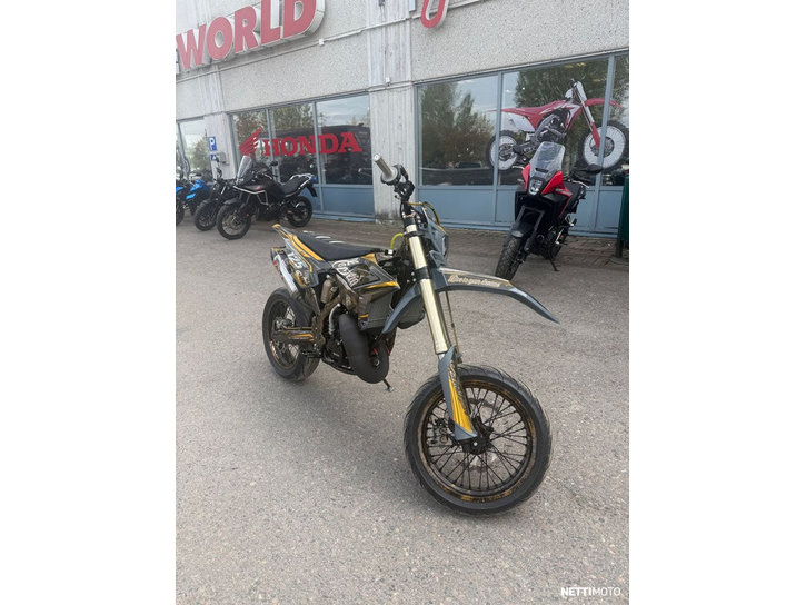 Moottoripyörä Beta RR 2024 25442023