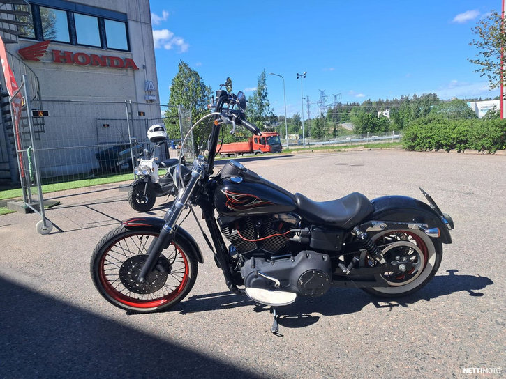 Moottoripyörä Harley-Davidson Dyna 2006 25564884
