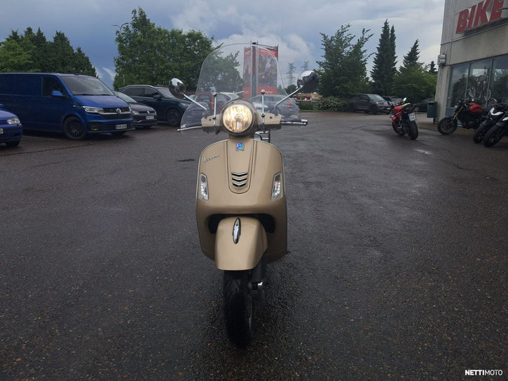 Skootteri Vespa GTS 2018 25771632