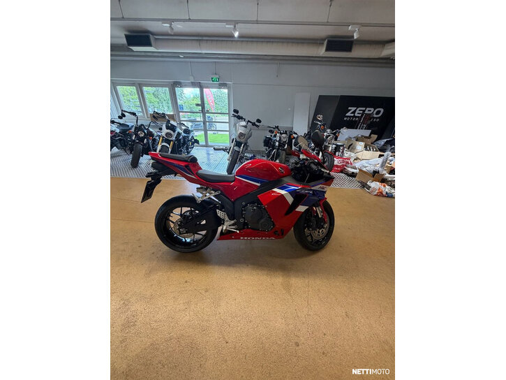 Moottoripyörä Honda CBR 2026 25781353