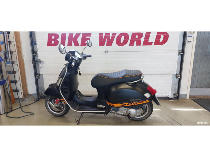 Skootteri Vespa GTS 2015 25782324