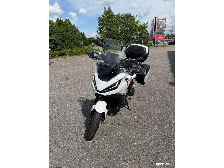Moottoripyörä Honda NT 2022 26007755
