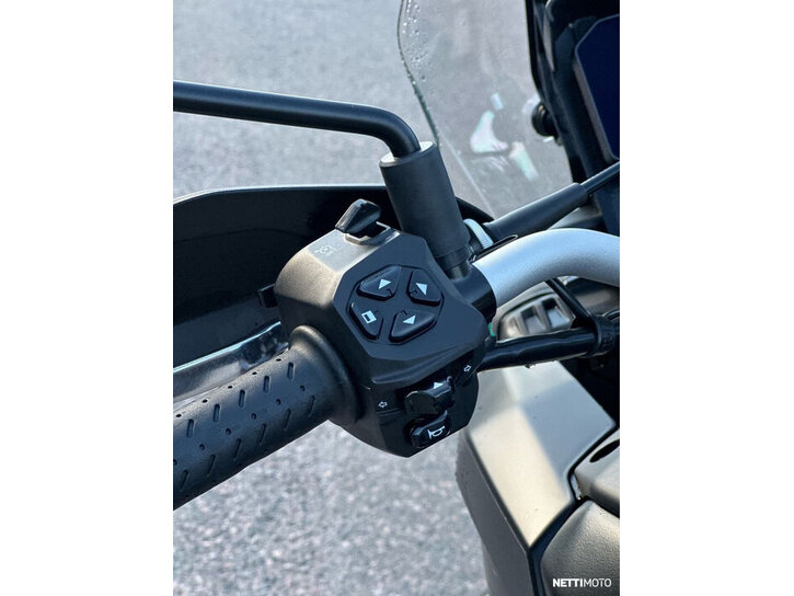 Moottoripyörä Aprilia Tuareg 2024 26235760