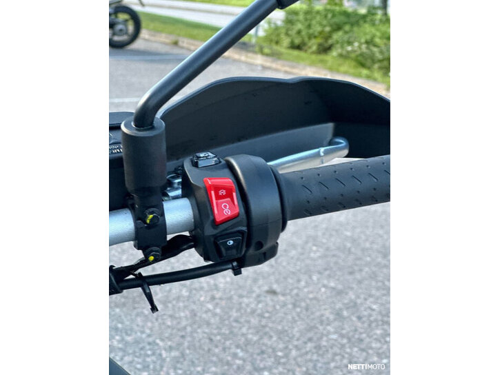 Moottoripyörä Aprilia Tuareg 2024 26235761