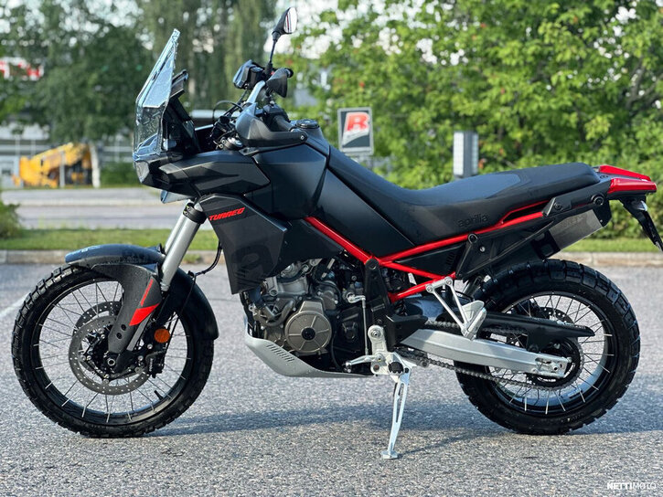 Moottoripyörä Aprilia Tuareg 2024 26235777