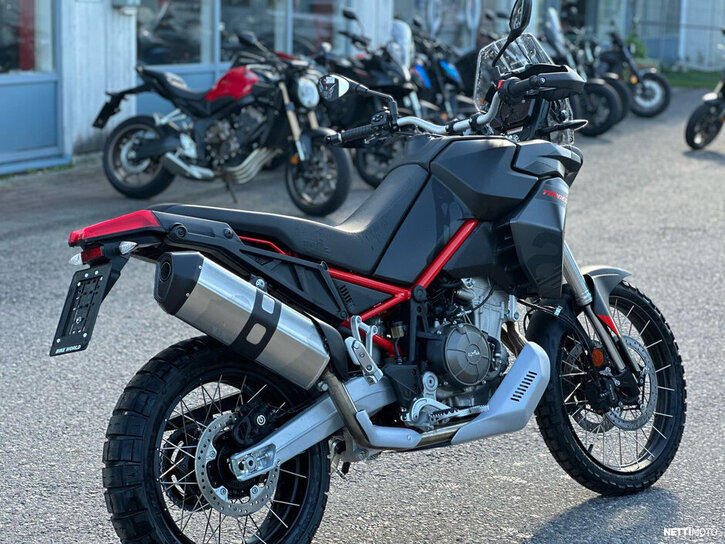 Moottoripyörä Aprilia Tuareg 2024 26235779