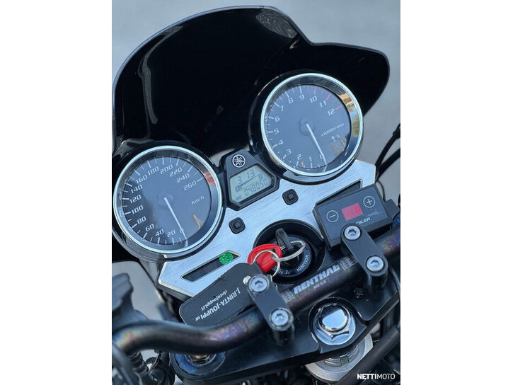 Moottoripyörä Yamaha XJR 2011 26800126